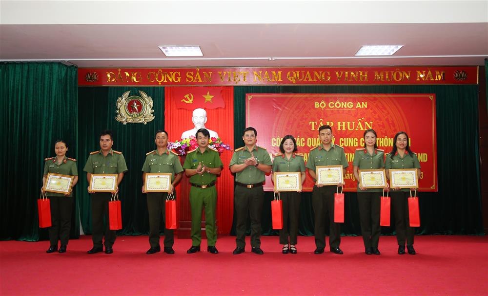 Khai mạc Lớp tập huấn công tác quản lý, cung cấp thông tin trên Cổng/Trang thông tin điện tử trong Công an nhân dân